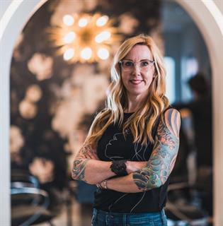 Image for Top Artist: Lived-in Blondes Masterclass with Dana Lyseng